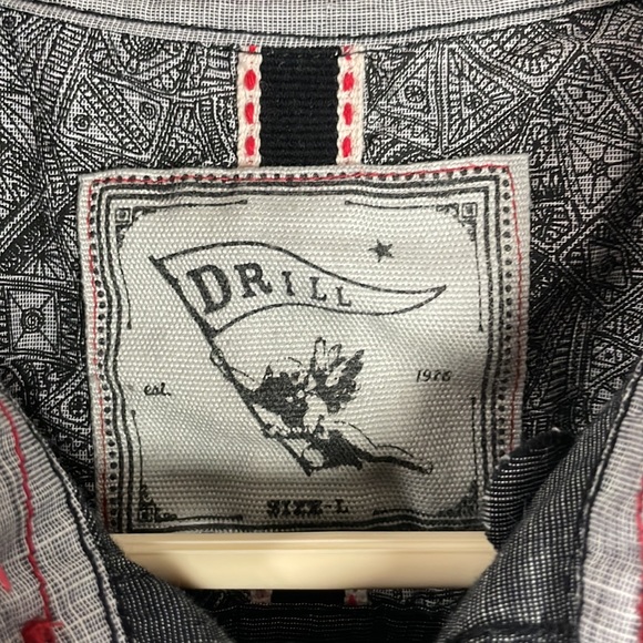 Men’s Drill NYC Grey and Red Button Down - Picture 2 of 3